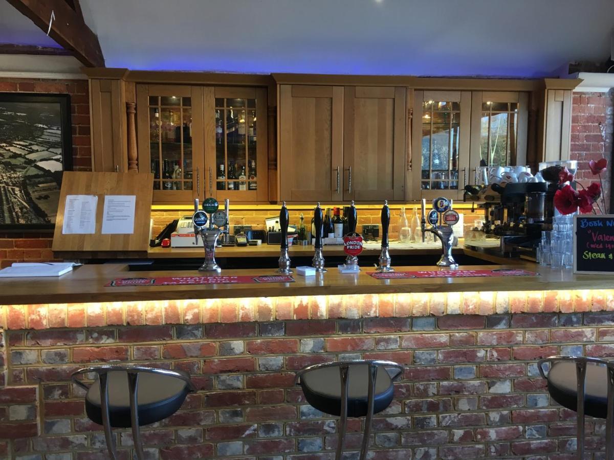 The White Hart Pub And Rooms Cranleigh Zewnętrze zdjęcie