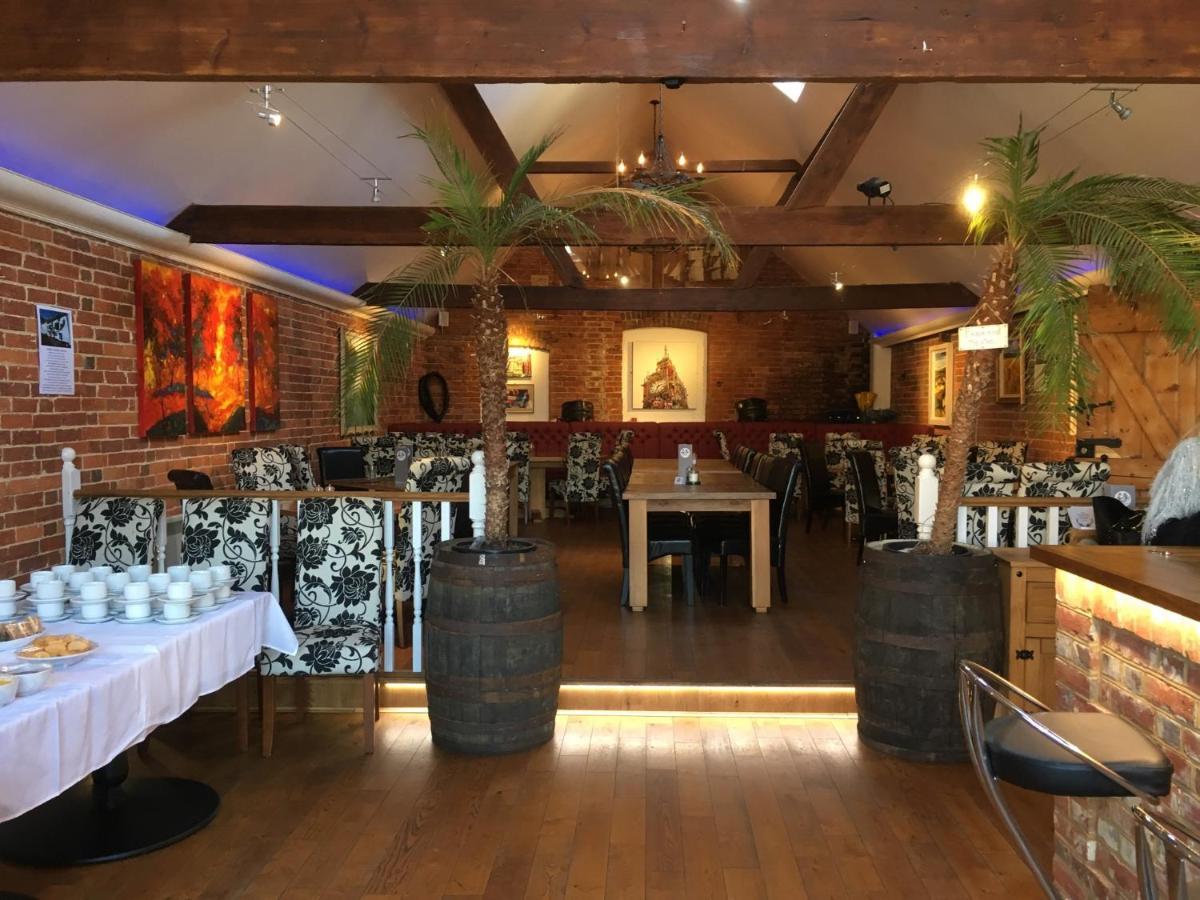 The White Hart Pub And Rooms Cranleigh Zewnętrze zdjęcie